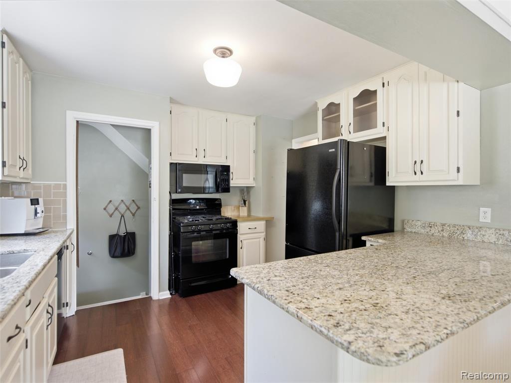 475 E Marshall Street Property Photo 11