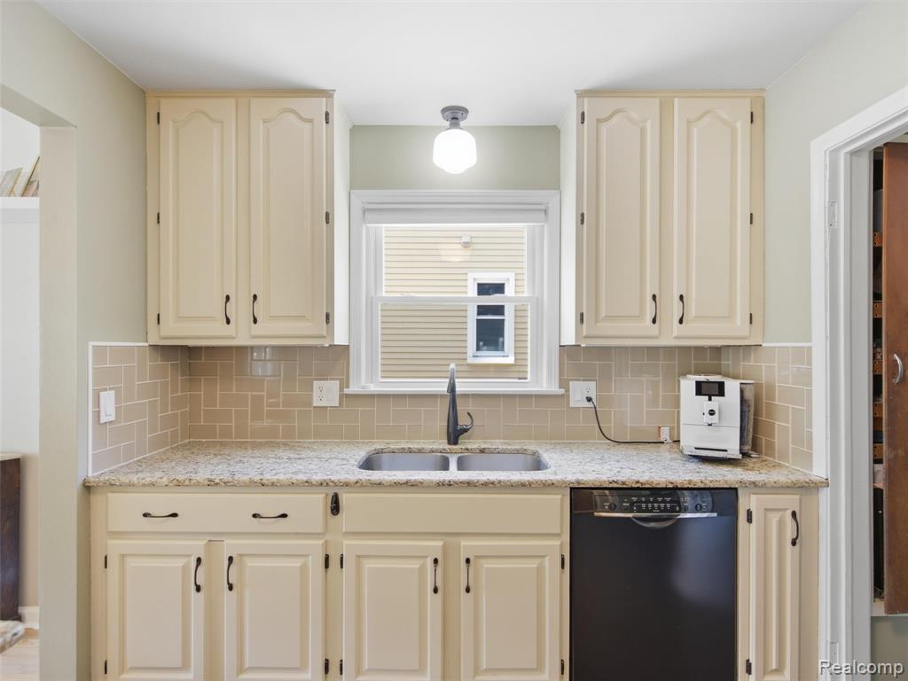 475 E Marshall Street Property Photo 15