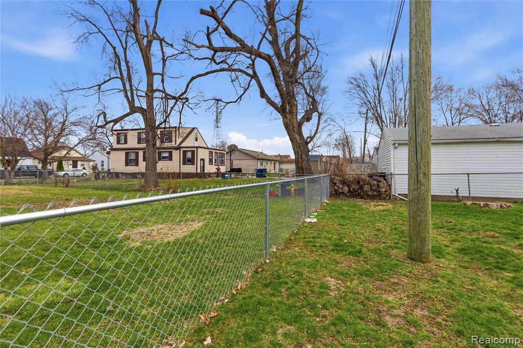 1738 Garfield Avenue Property Photo 5
