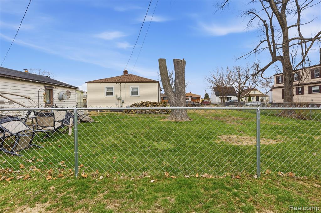1738 Garfield Avenue Property Photo 6