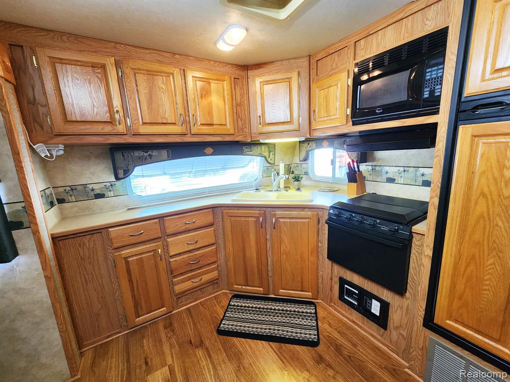10001 Goodall Road Property Photo 4