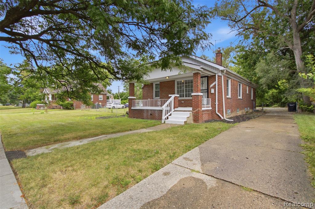 15730 Winthrop Street Property Photo 2