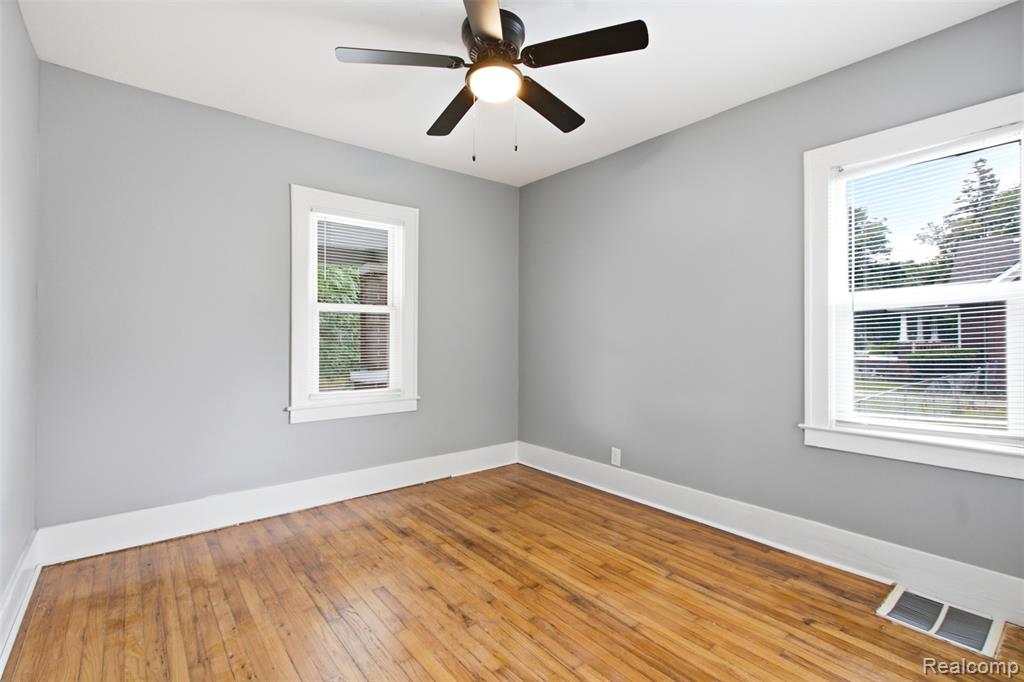 15730 Winthrop Street Property Photo 5