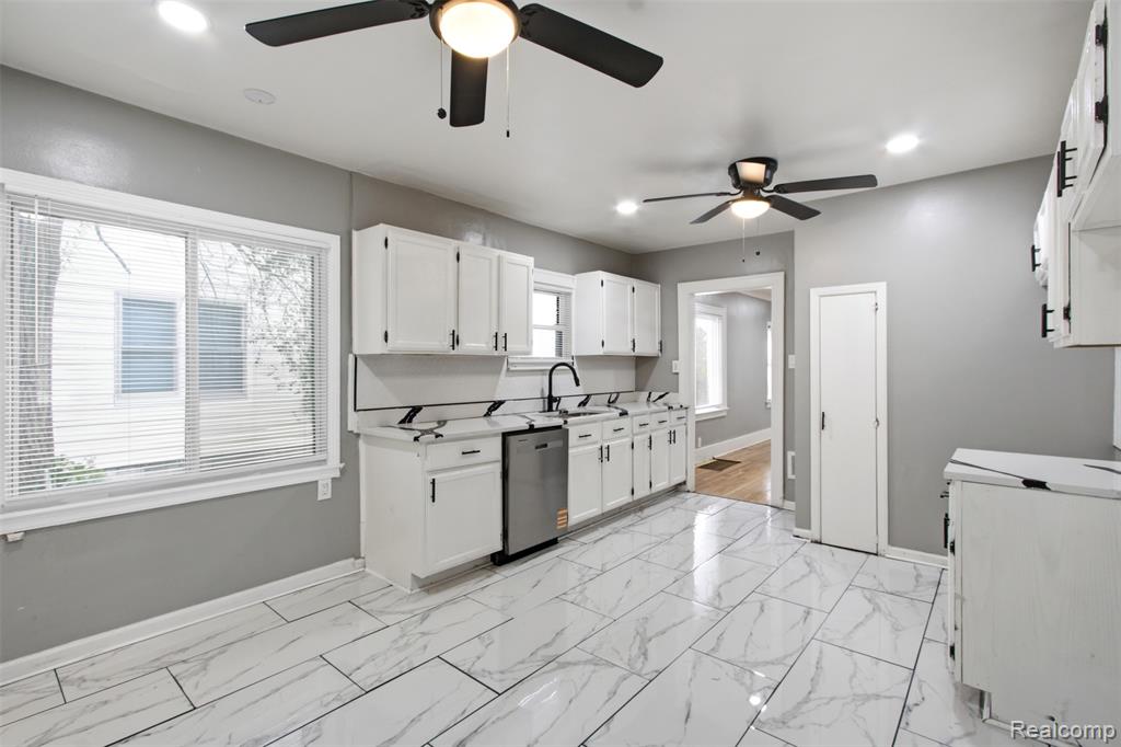 15730 Winthrop Street Property Photo 8