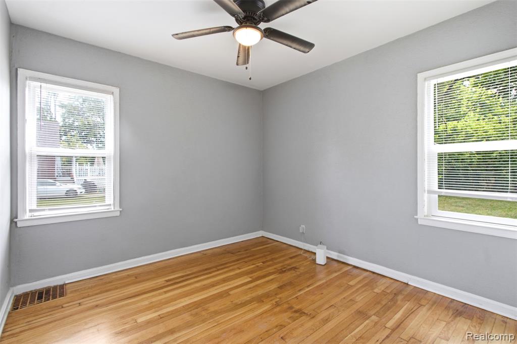 15730 Winthrop Street Property Photo 11