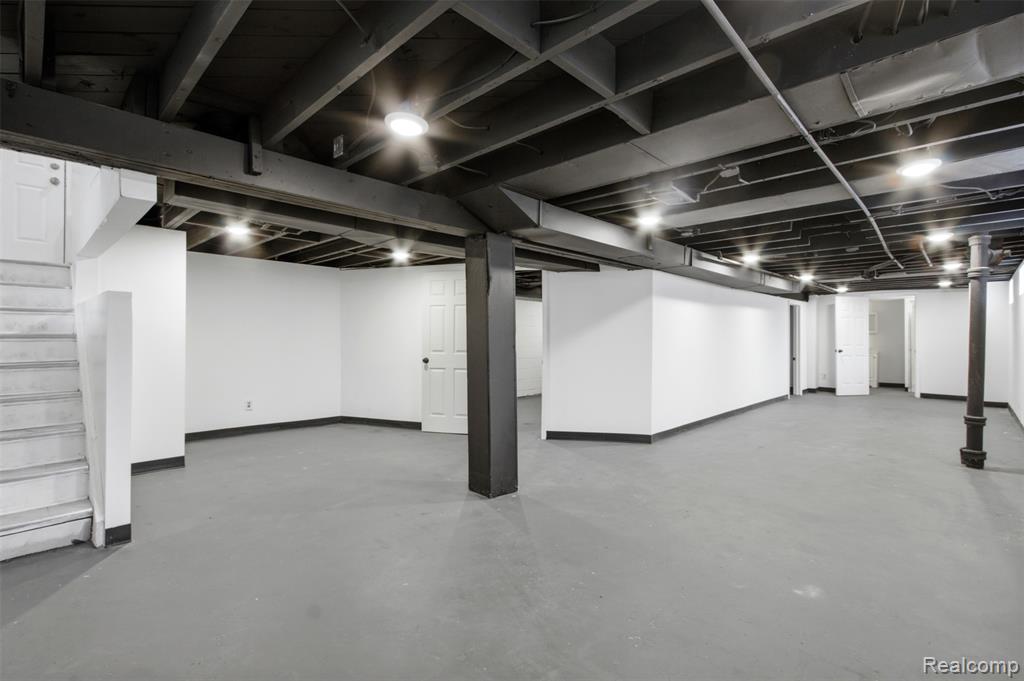 15730 Winthrop Street Property Photo 12