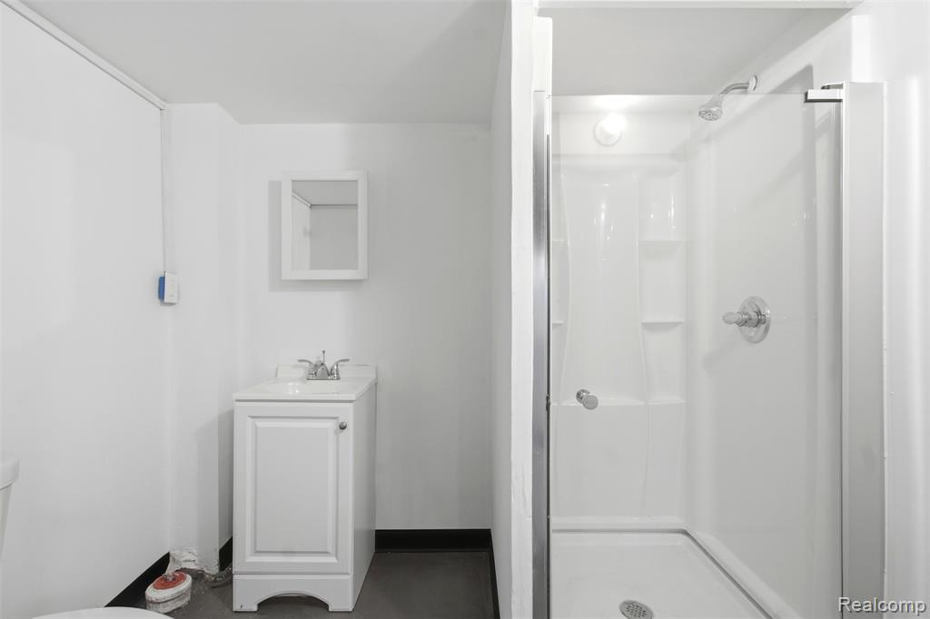 15730 Winthrop Street Property Photo 13