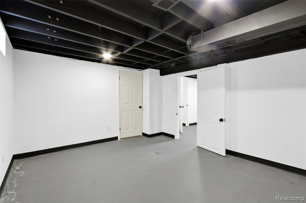 15730 Winthrop Street Property Photo 15