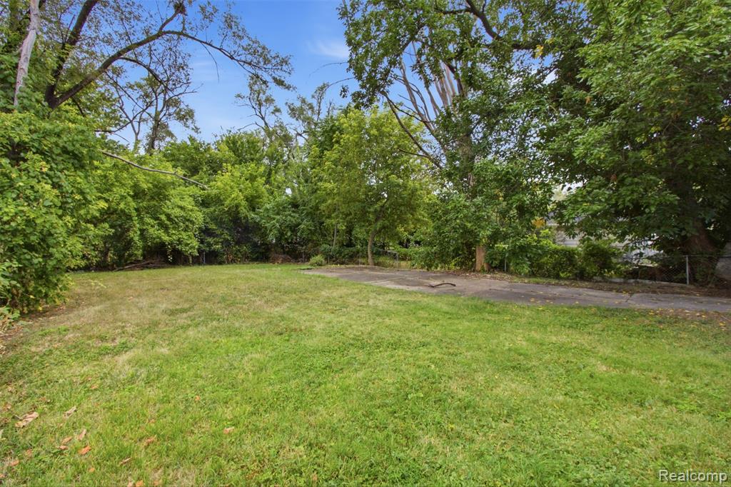 15730 Winthrop Street Property Photo 16