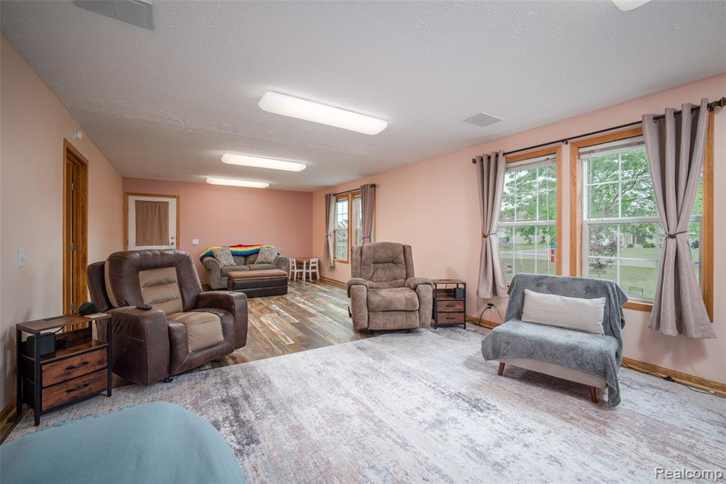 661 Locust Street Property Photo 6