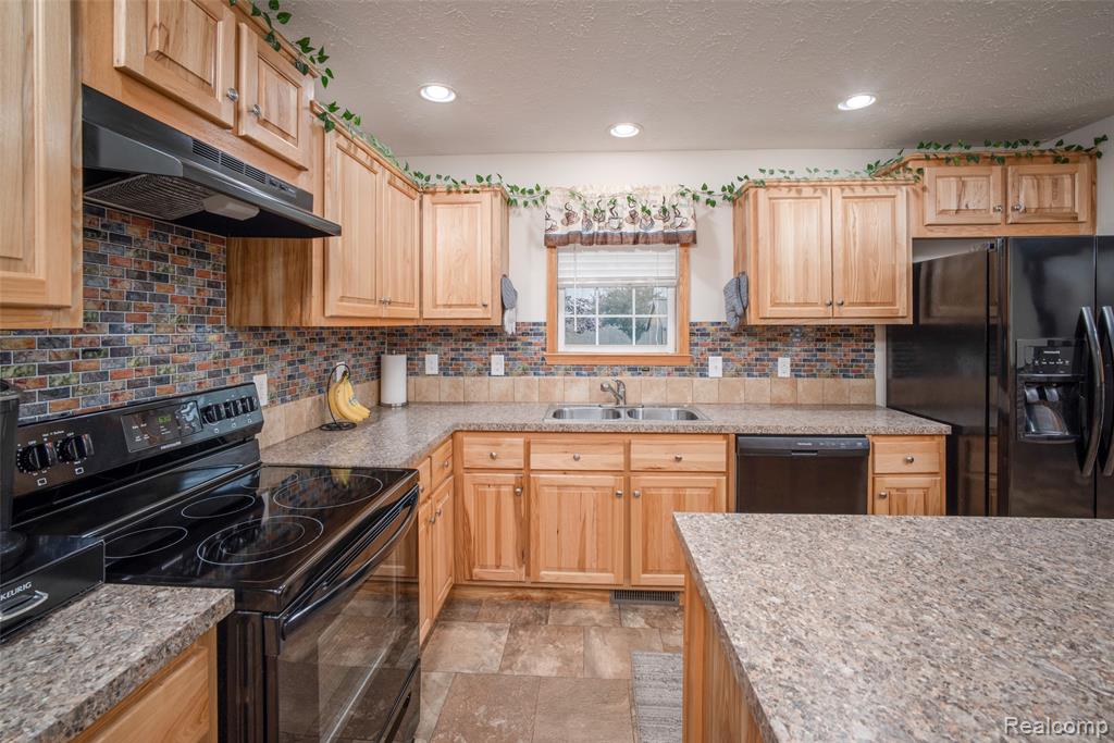 661 Locust Street Property Photo 14