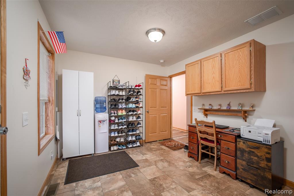 661 Locust Street Property Photo 28