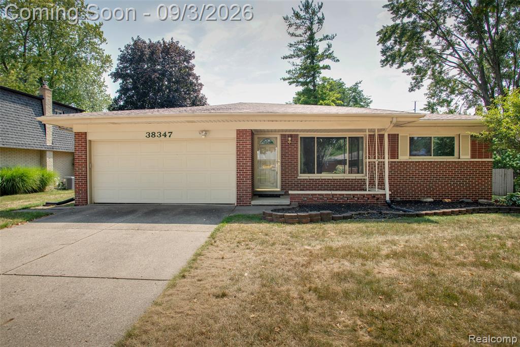 38347 Roycroft Court Property Photo 1
