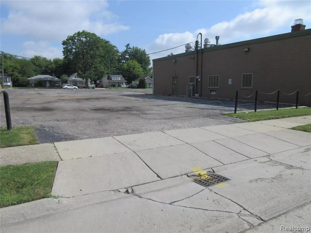 24611 Gratiot Avenue Property Photo 5