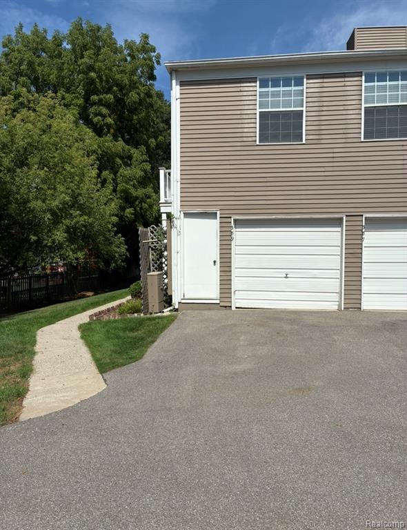 389 Neptune Drive Property Photo 2
