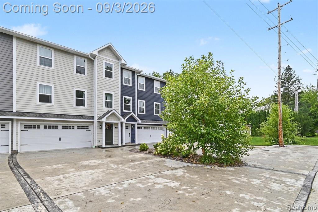 204 Oakwood Street Property Photo 2