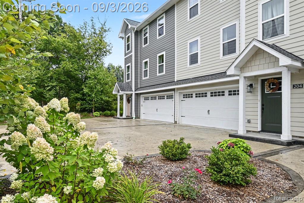 204 Oakwood Street Property Photo 3
