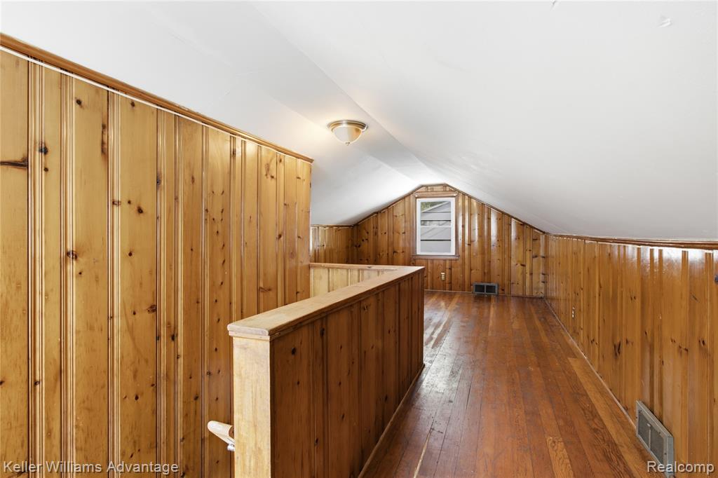 18948 Kenosha Street Property Photo 8