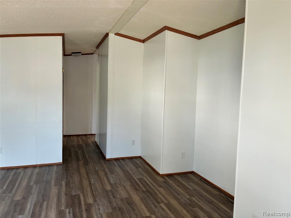 411 Pond View Property Photo 3
