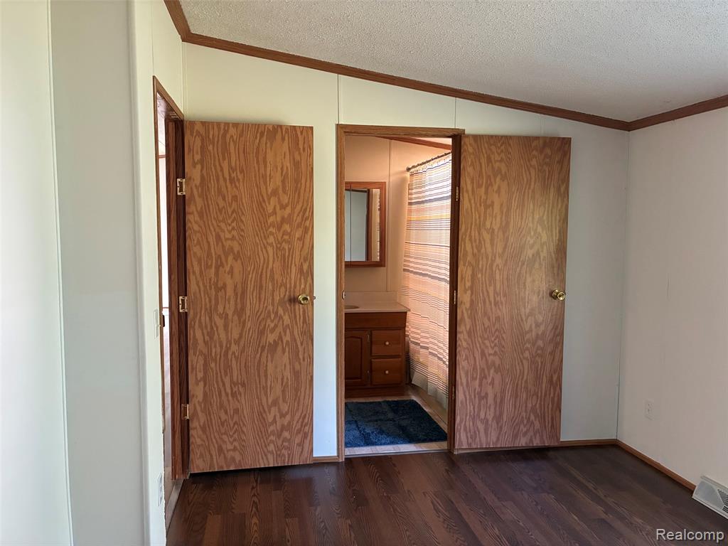 411 Pond View Property Photo 9