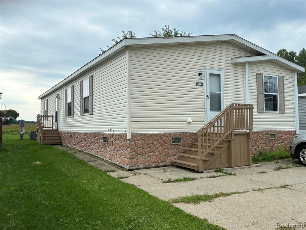 540 E Pond View Property Photo 1