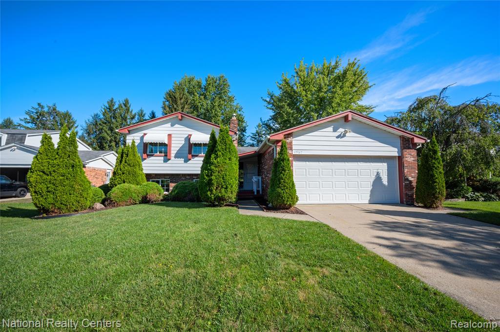 45162 Forest Trail Drive Property Photo 2