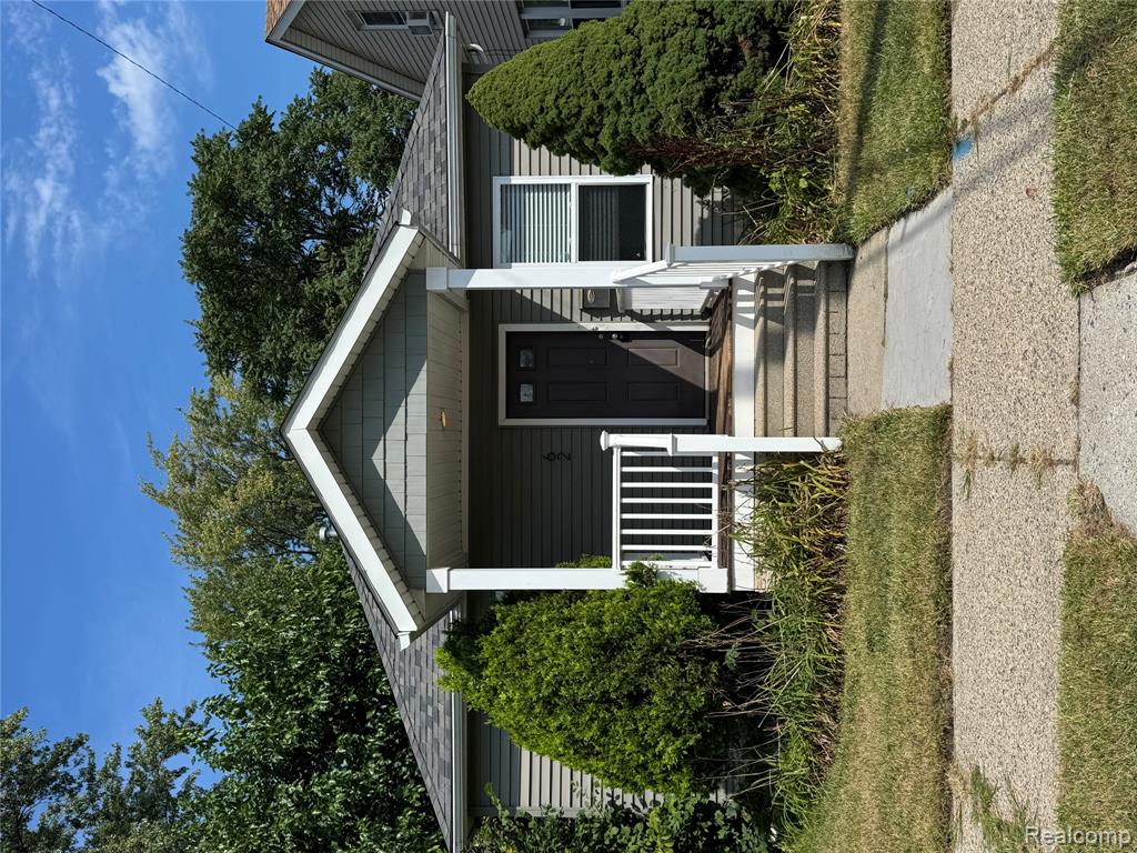 62 W Hayes Avenue Property Photo 1