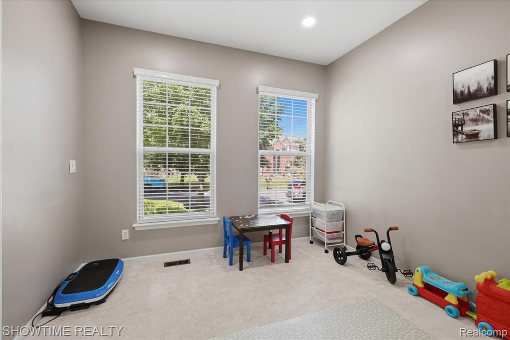 7386 Tottenham Property Photo 10