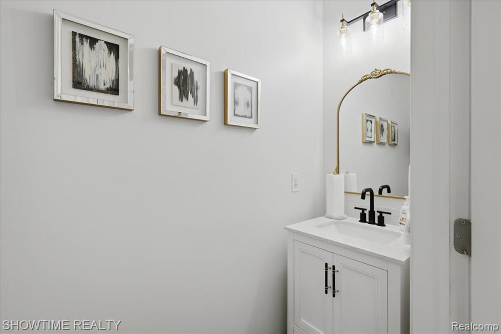 7386 Tottenham Property Photo 11