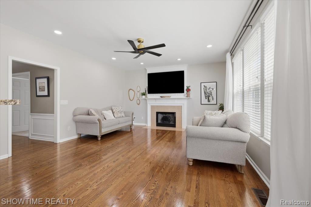 7386 Tottenham Property Photo 13