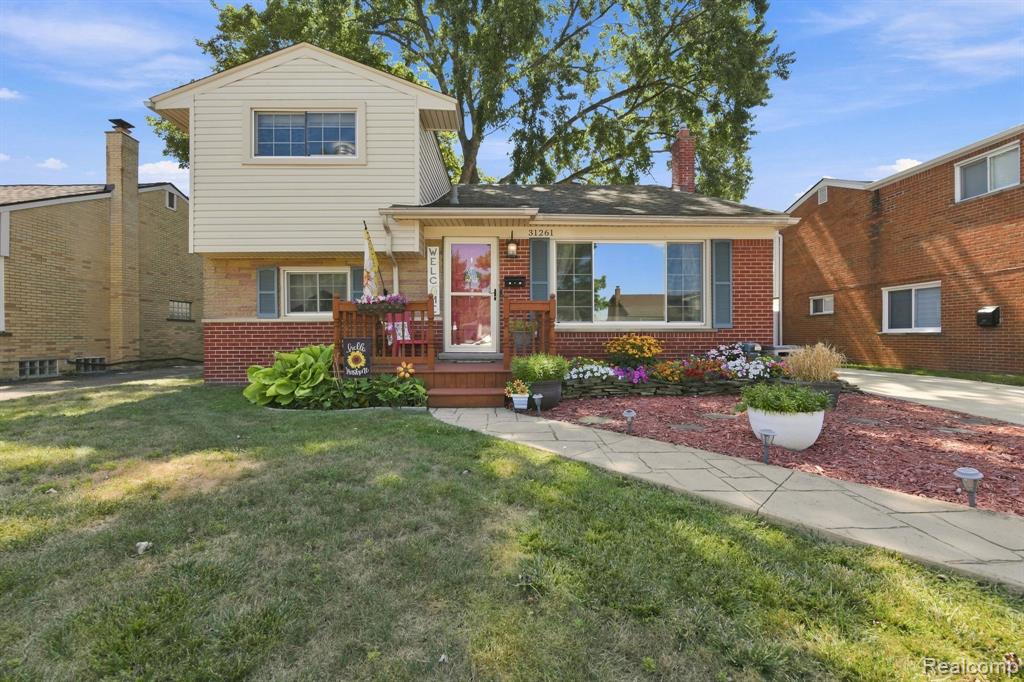 31261 Mackenzie Drive Property Photo 2