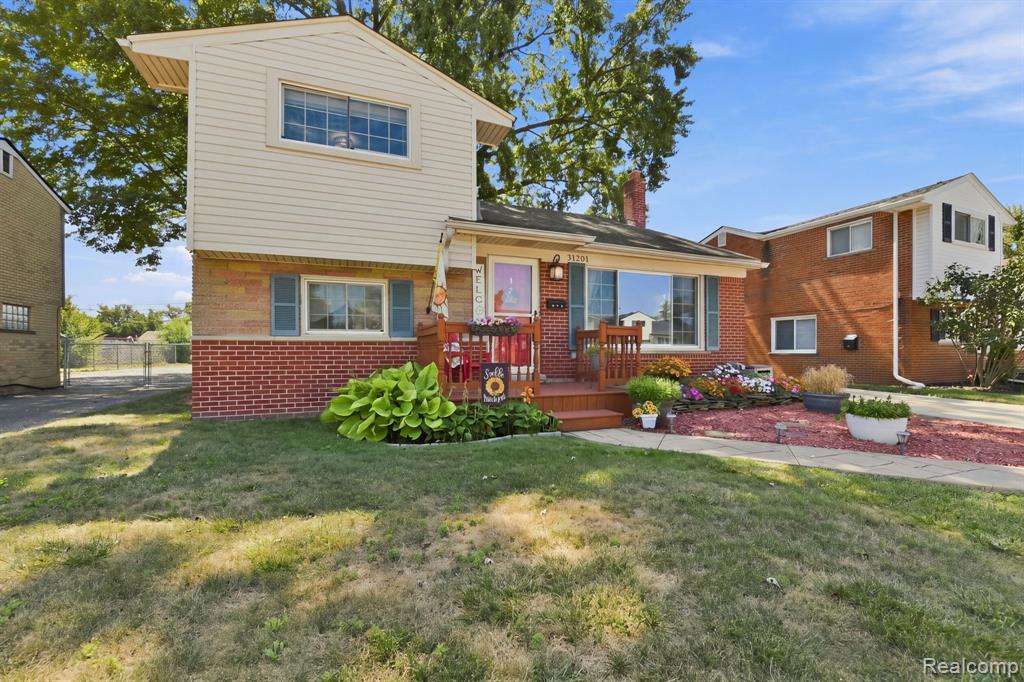 31261 Mackenzie Drive Property Photo 4