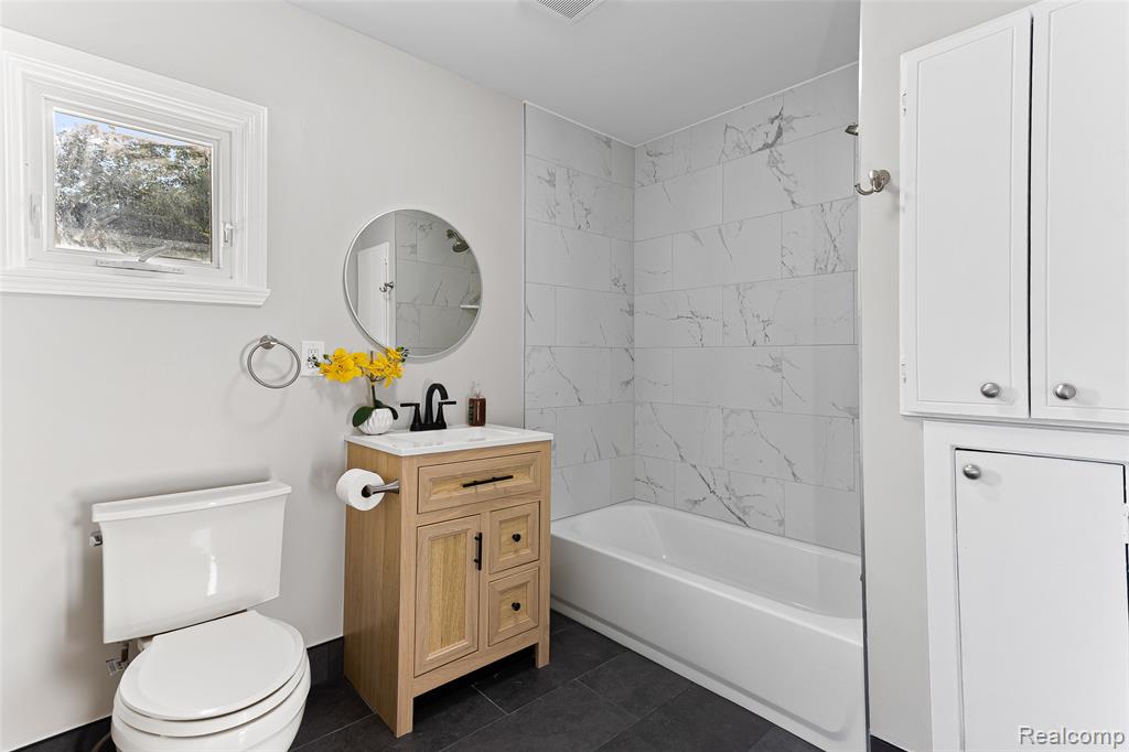 35025 Wick Road Property Photo 13