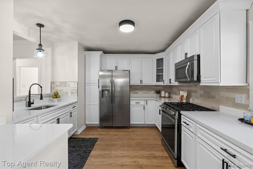 22228 Bon Heur Street Property Photo 3