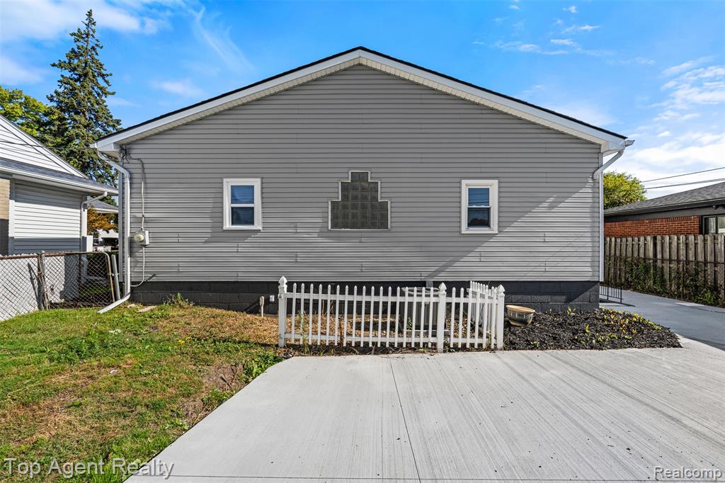 22228 Bon Heur Street Property Photo 34
