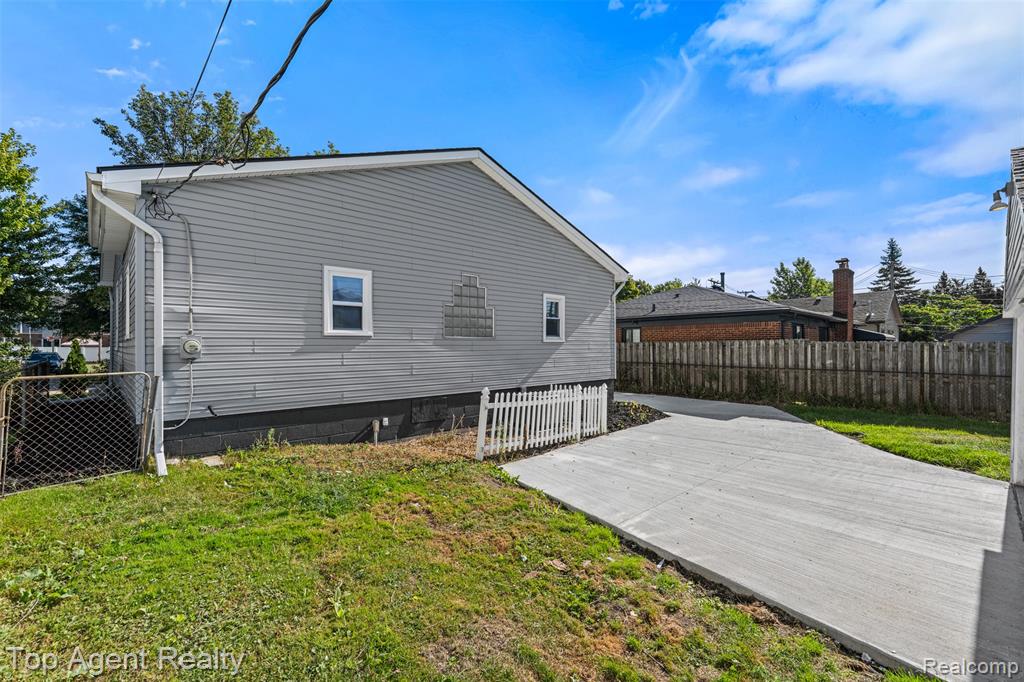 22228 Bon Heur Street Property Photo 35