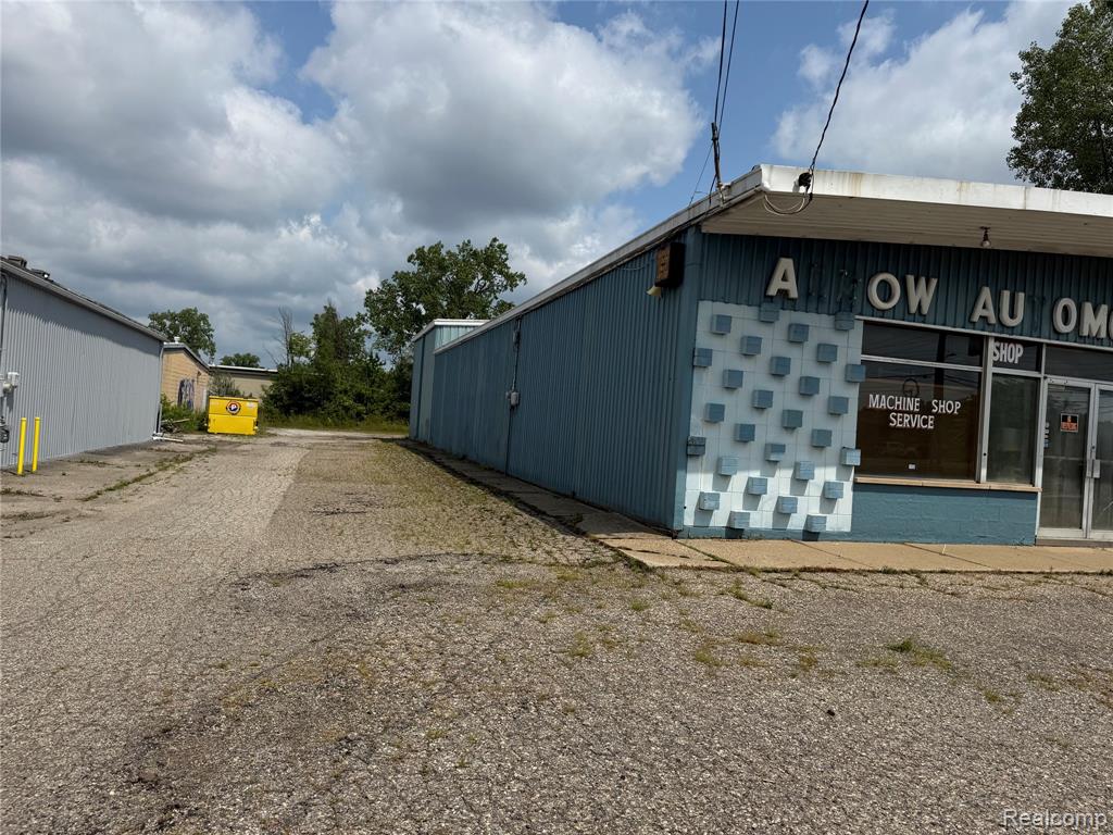 2931 E Court Street Property Photo 2