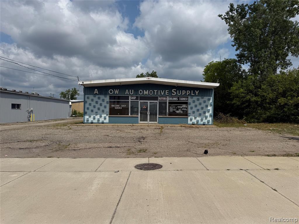 2931 E Court Street Property Photo 3
