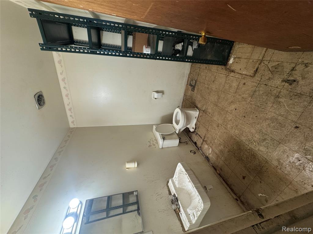 2931 E Court Street Property Photo 9