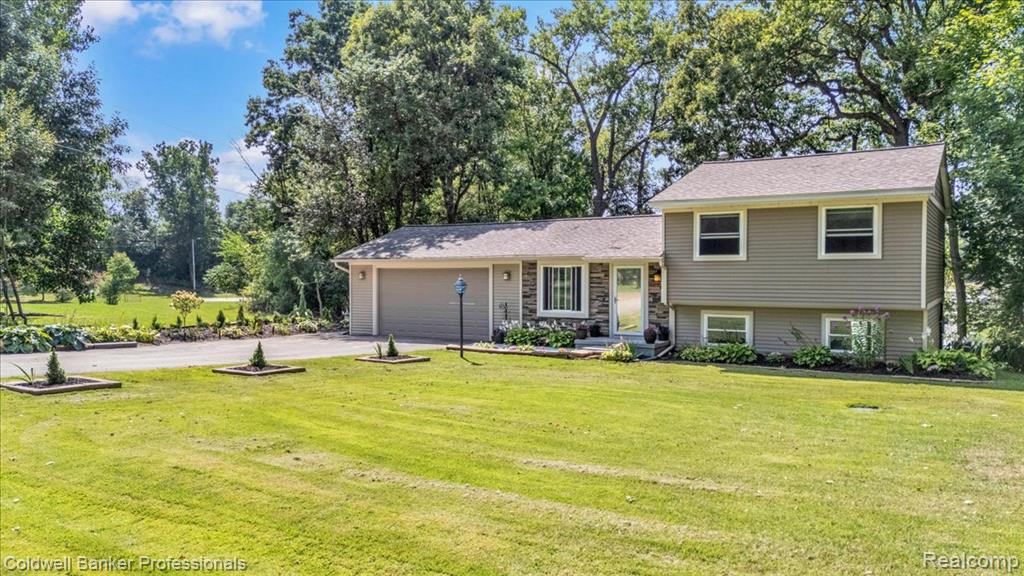 5969 N Bay Property Photo 2