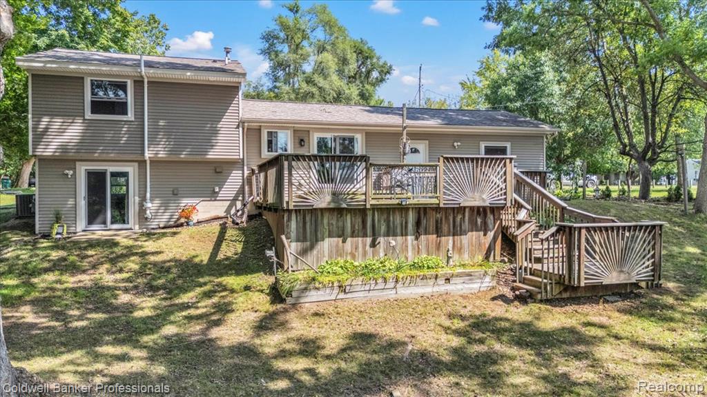 5969 N Bay Property Photo 3