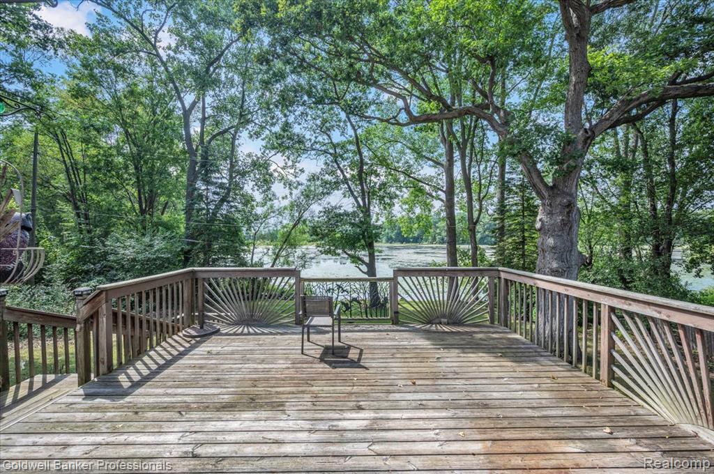 5969 N Bay Property Photo 6