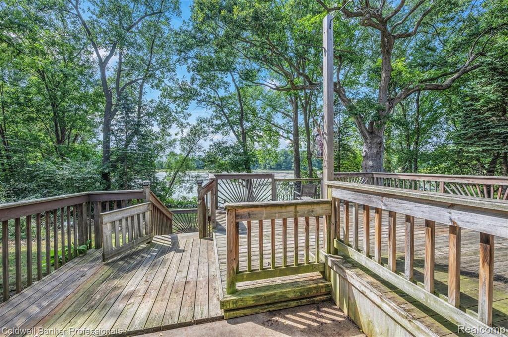 5969 N Bay Property Photo 7
