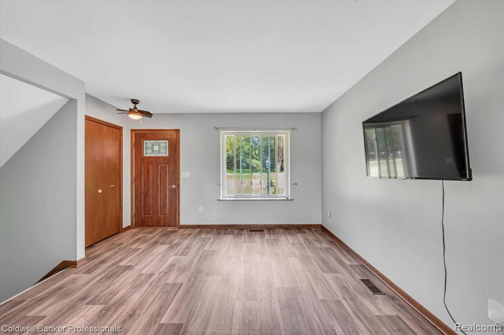 5969 N Bay Property Photo 9