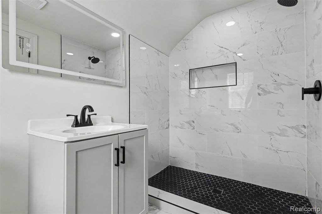 13892 Bringard Drive Property Photo 13