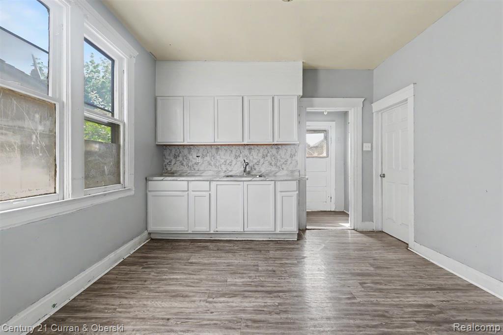 8635 Kirkwood Street Property Photo 6