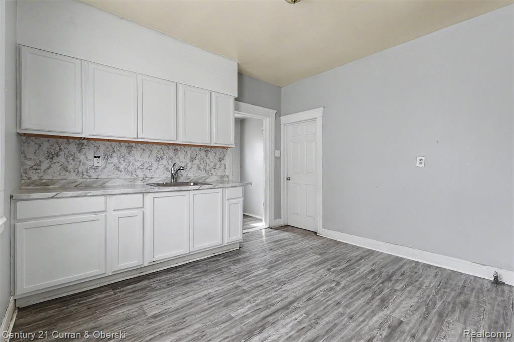 8635 Kirkwood Street Property Photo 7