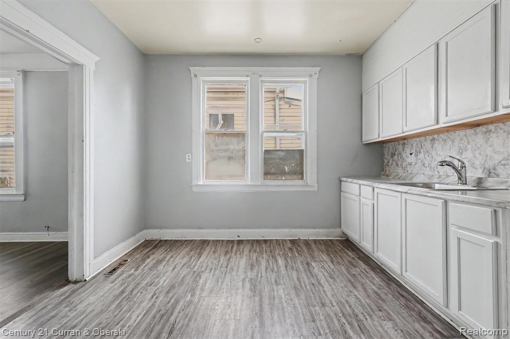 8635 Kirkwood Street Property Photo 8