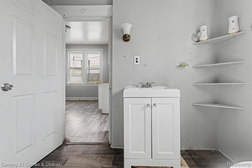 8635 Kirkwood Street Property Photo 13
