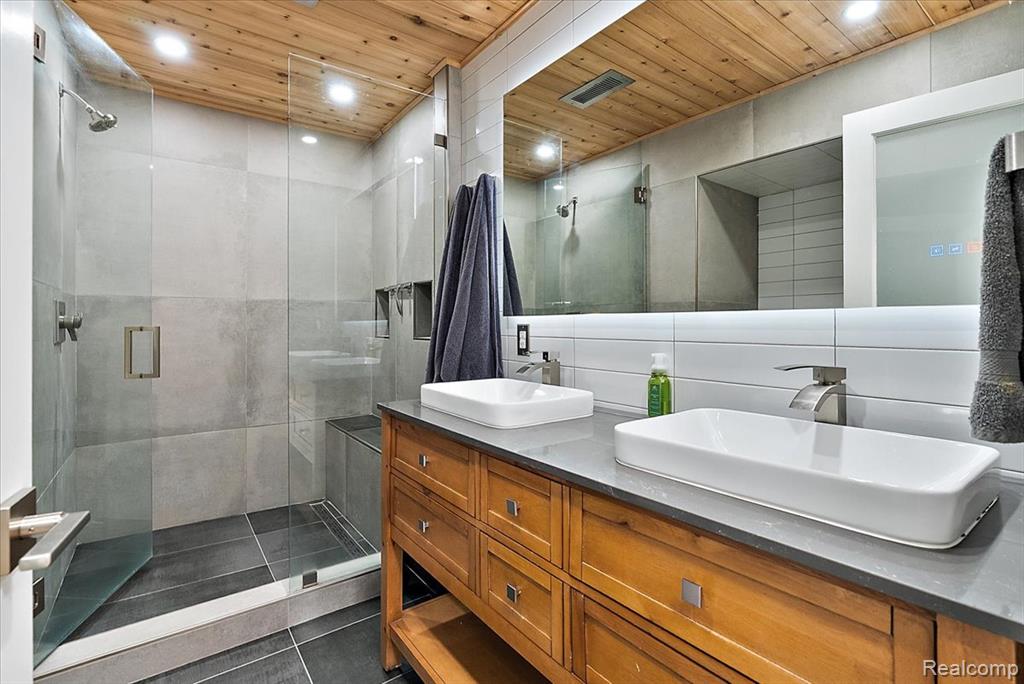 47037 Sugarbush Road Property Photo 27